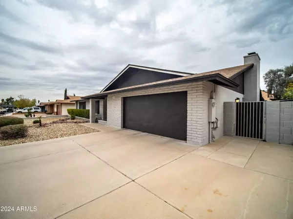 1034 E TOPEKA Drive, Phoenix, AZ 85024