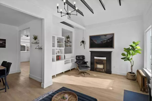 1728 34 AVE SW, Calgary, AB T2T 2B6