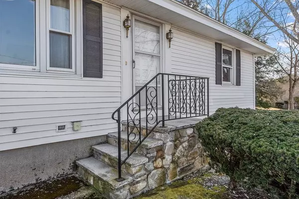 2 Mount Vernon Ter, Lawrence, MA 01843