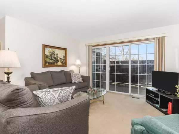 1785 Grosvenor Circle #A, Wheaton, IL 60189