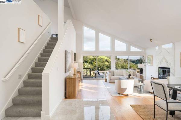 5106 Fairhill Ct, Oakland, CA 94605