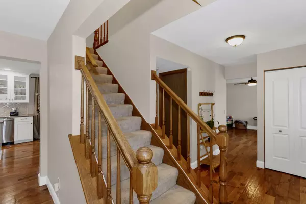 204 Thornbury CT, Oswego, IL 60543