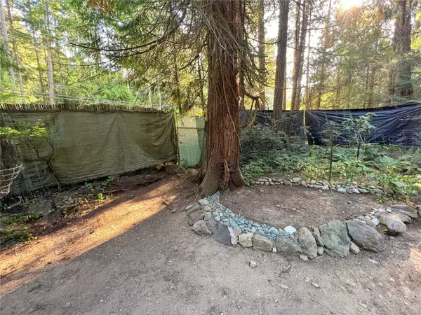 323 Davis Rd, Gabriola Island, BC V0R 1X1