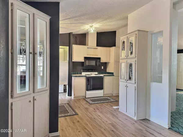 2188 S Woods DR, Overgaard, AZ 85928