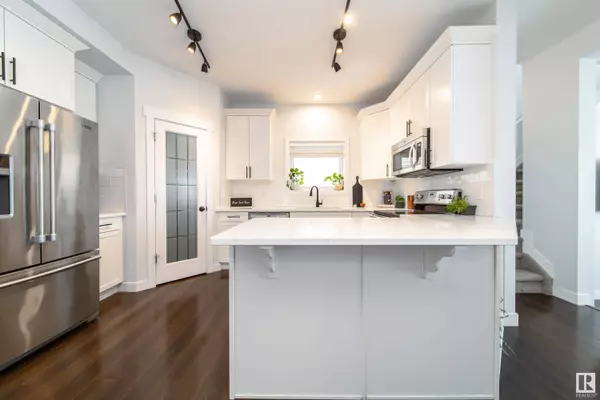 3168 CARPENTER LD SW, Edmonton, AB T6W 2Y8