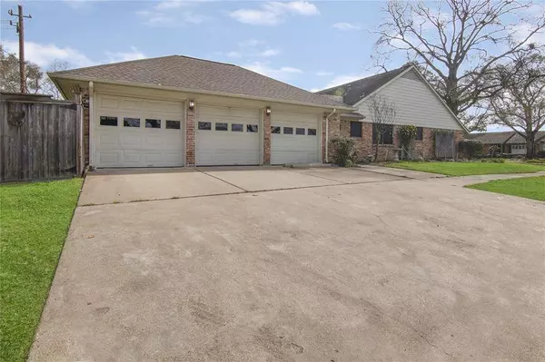 103 Parliament DR, Houston, TX 77034