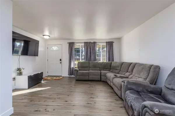 1405 205th ST E, Spanaway, WA 98387