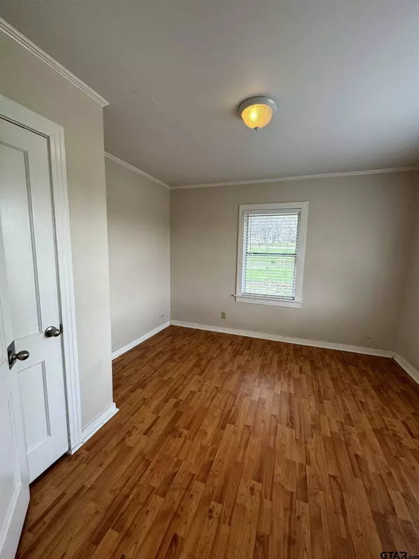 109 W Bradford St, Troup, TX 75789