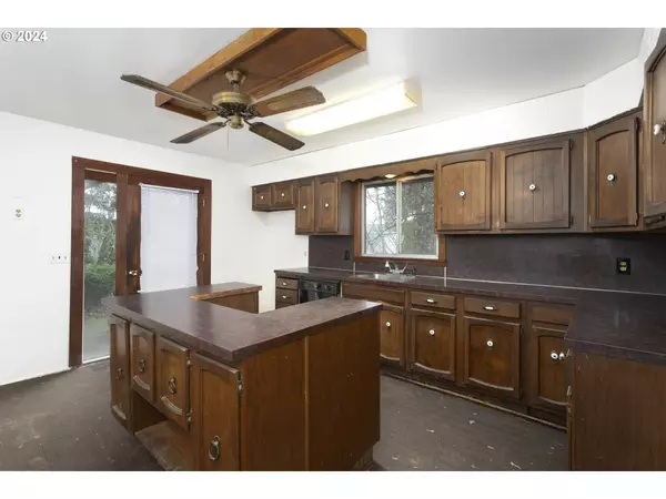 13702 SE MITCHELL ST, Portland, OR 97236