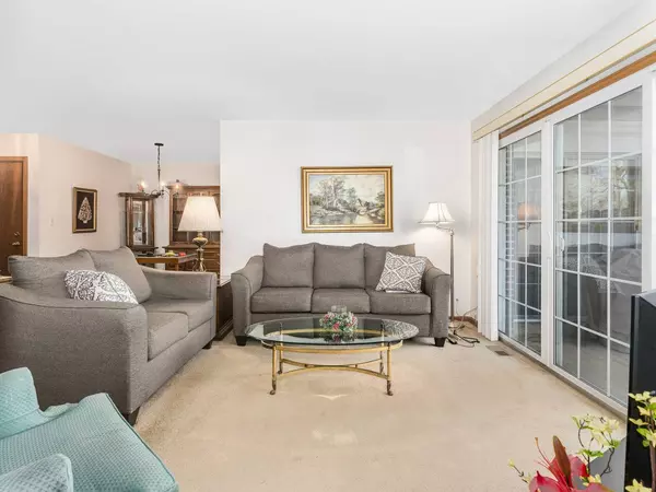 1785 Grosvenor Circle #A, Wheaton, IL 60189