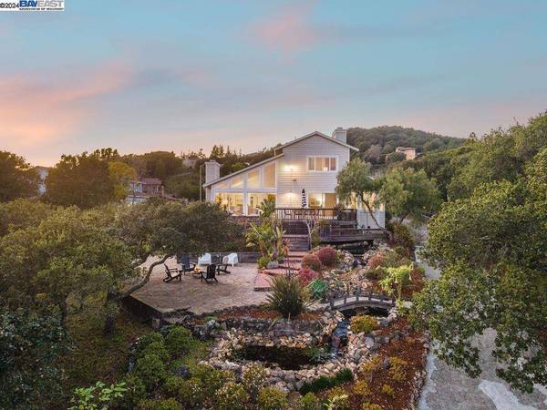 5106 Fairhill Ct, Oakland, CA 94605