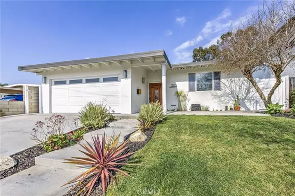 205 Surf PL, Seal Beach, CA 90740