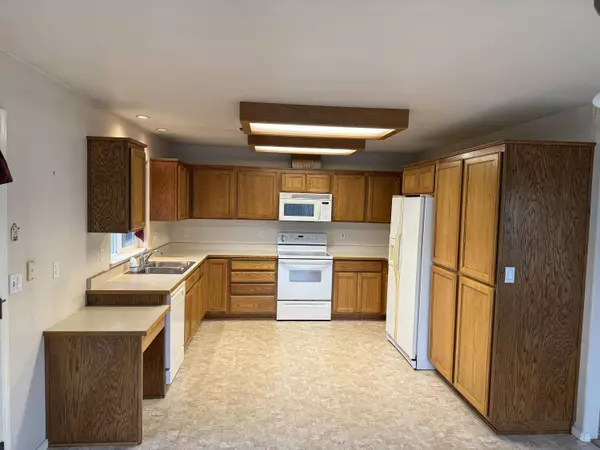 1155 SE Krystin Pl, Grants Pass, OR 97526