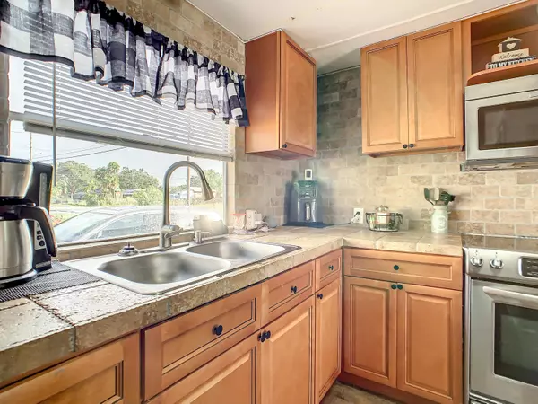 3156 Leigh RD, Mims, FL 32754