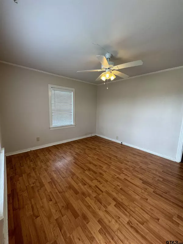 109 W Bradford St, Troup, TX 75789