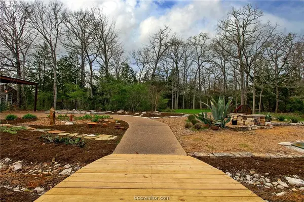 5602 Polo RD, College Station, TX 77845