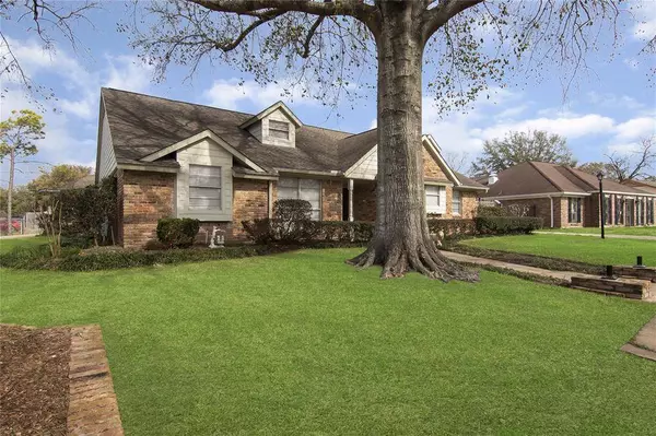 103 Parliament DR, Houston, TX 77034