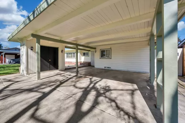 2047 Douglas RD, Stockton, CA 95207