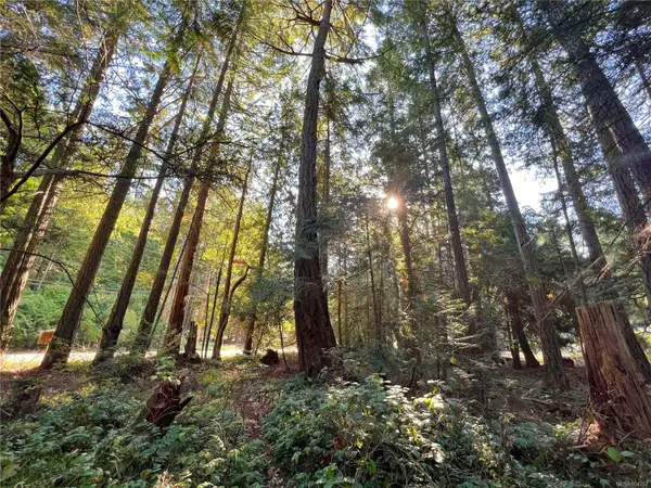 323 Davis Rd, Gabriola Island, BC V0R 1X1