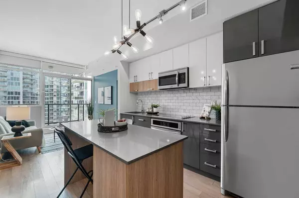 550 Riverfront AVE SE #1606, Calgary, AB T2G 1E5