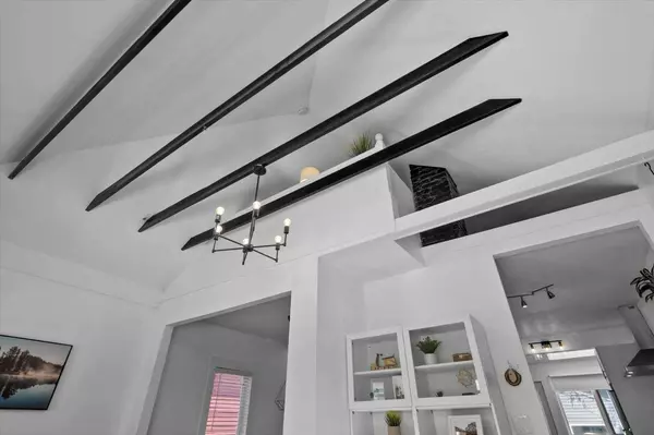 1728 34 AVE SW, Calgary, AB T2T 2B6