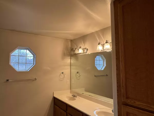 1155 SE Krystin Pl, Grants Pass, OR 97526