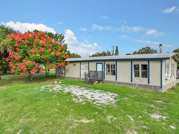 3156 Leigh RD, Mims, FL 32754