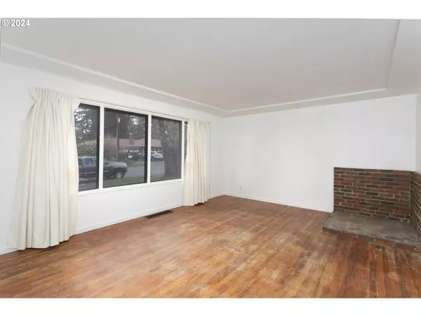 13702 SE MITCHELL ST, Portland, OR 97236