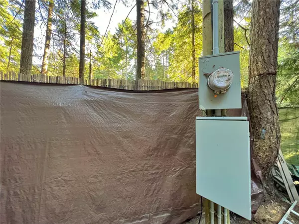 323 Davis Rd, Gabriola Island, BC V0R 1X1