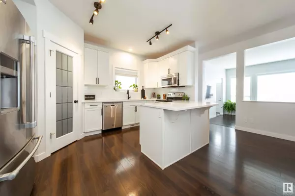 3168 CARPENTER LD SW, Edmonton, AB T6W 2Y8