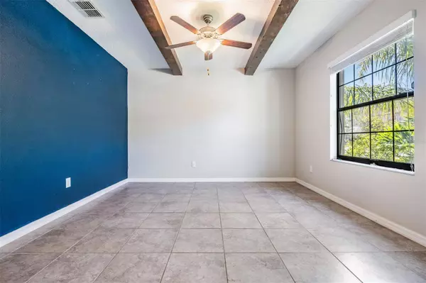 3044 MOULDEN HOLLOW DR, Zephyrhills, FL 33540