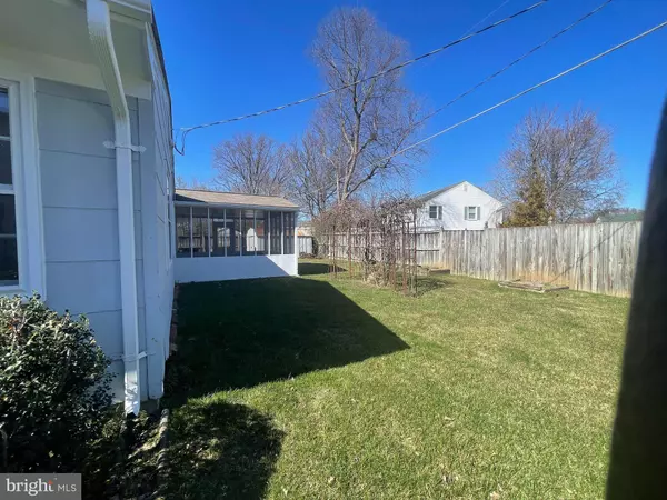 13216 POINT PLEASANT DR, Fairfax, VA 22033