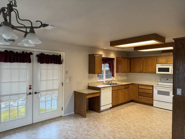 1155 SE Krystin Pl, Grants Pass, OR 97526