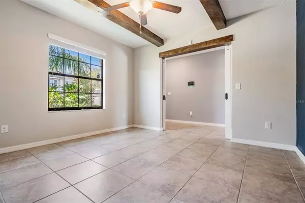 3044 MOULDEN HOLLOW DR, Zephyrhills, FL 33540