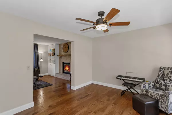 204 Thornbury CT, Oswego, IL 60543