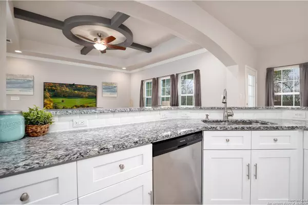 630 COUNTY ROAD 3822, San Antonio, TX 78253-6967