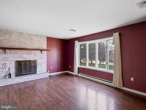 5 MARIE LN, West Grove, PA 19390