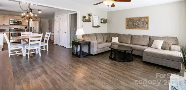 149 Blackberry LN, Mooresville, NC 28117