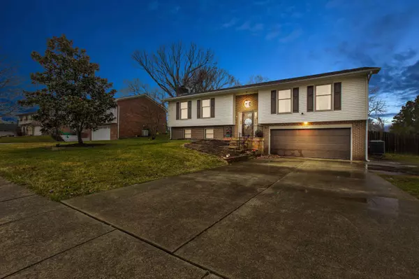 3297 Carriage LN, Lexington, KY 40517