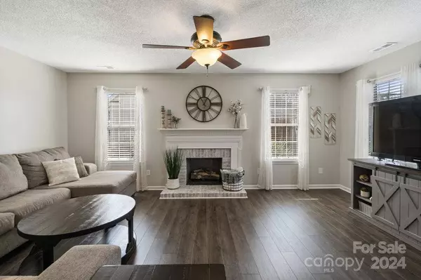 149 Blackberry LN, Mooresville, NC 28117