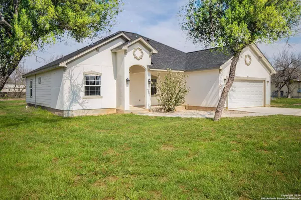 630 COUNTY ROAD 3822, San Antonio, TX 78253-6967