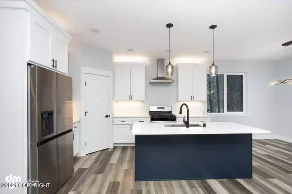 1441 W Lake Lucille DR, Wasilla, AK 99654