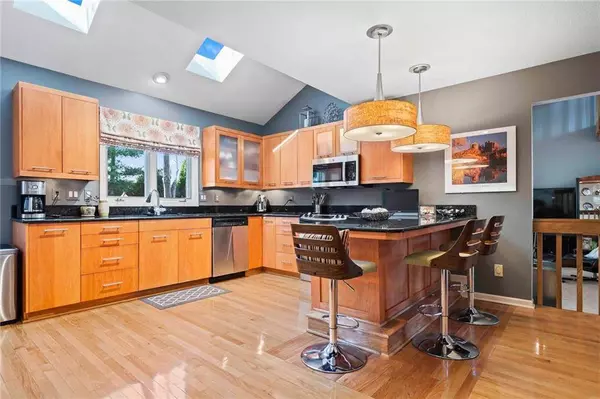 10745 W 109th ST, Overland Park, KS 66210