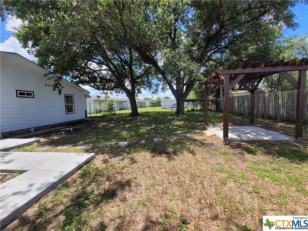 1005 Magnolia ST, Refugio, TX 78377