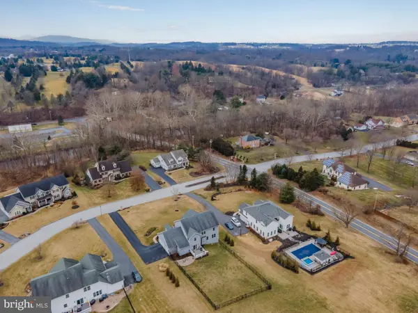 96 FOXFIRE LN, Lewisberry, PA 17339