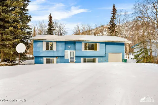 19837 Eagle River RD, Eagle River, AK 99577