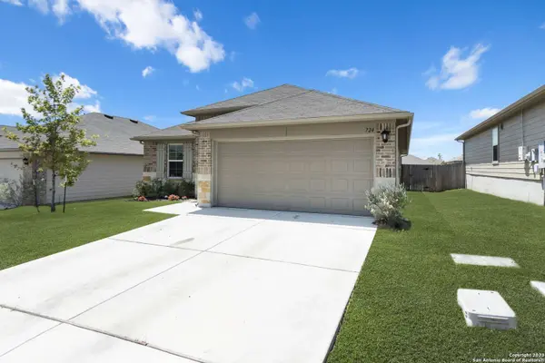 724 ARMADILLO DR, Seguin, TX 78155