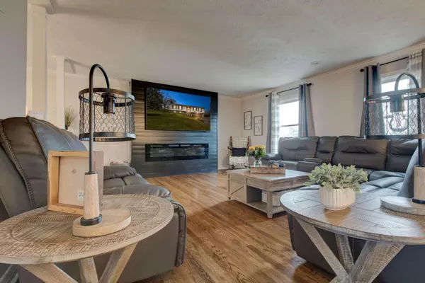 3297 Carriage LN, Lexington, KY 40517