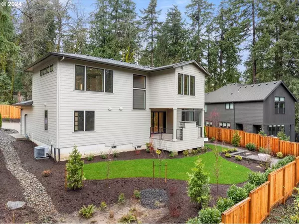 17341 WESTVIEW DR, Lake Oswego, OR 97034