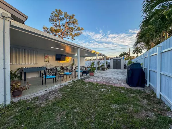 7110 Hope St, Hollywood, FL 33024